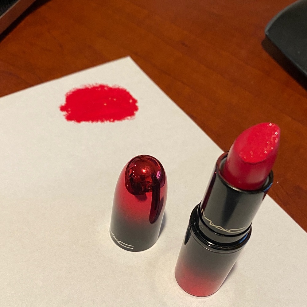 MAC 428 give me fever love me Lipstick
